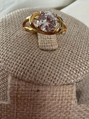 Gold-Tone Women’s Solitaire Ring with Clear Stone